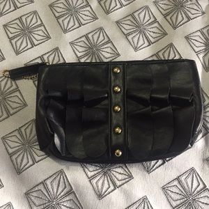 💟 5/$25 Small black and gold clutch